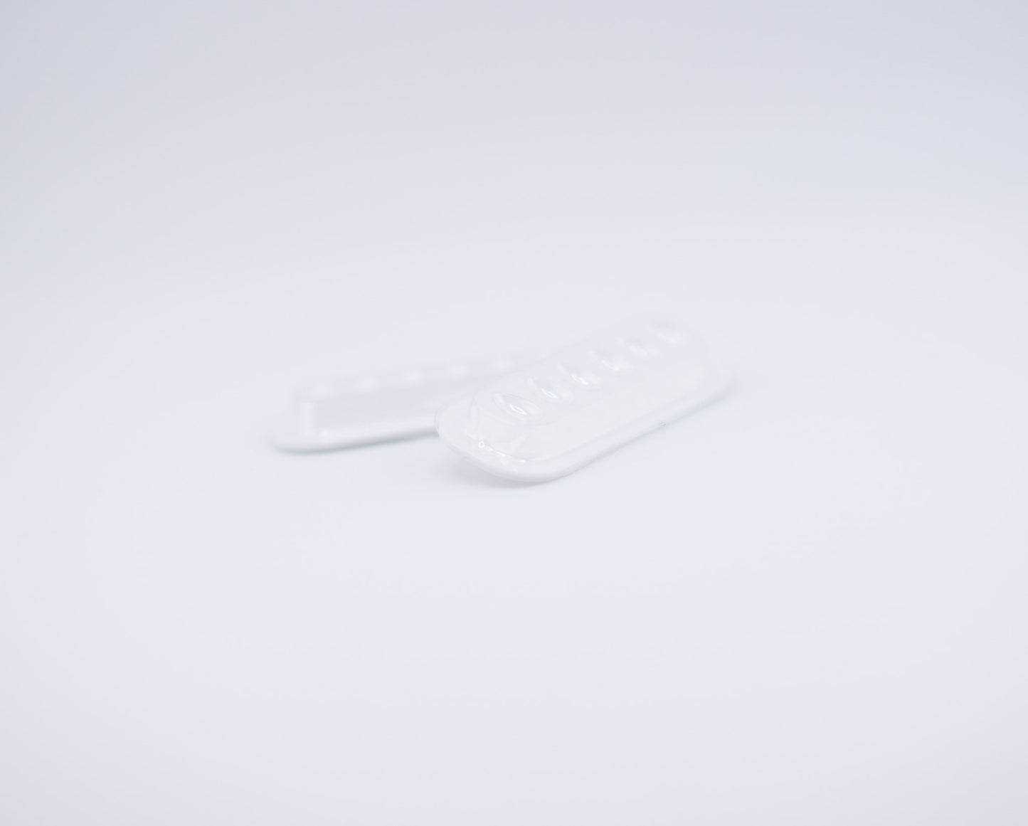 DISPOSABLE ADHESIVE TRAY 50 / PACK